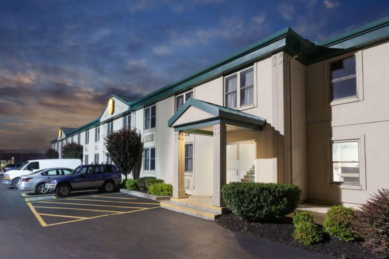 Super 8 By Wyndham Harrisburg Hershey West Kültér fotó